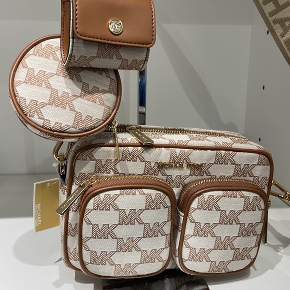 Michael Kors Jet set travel crossbody tech pouches AirPods case - Picture 2 of 5